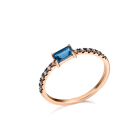 Topaz blue London and 18K rose gold ring