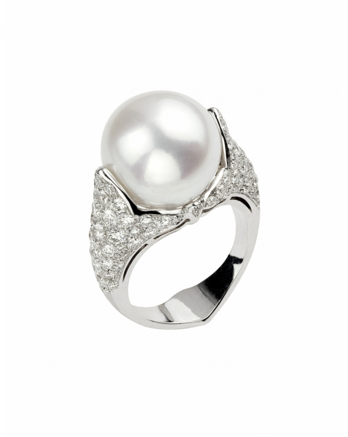 White gold ring, Australian pearl and diamonds
